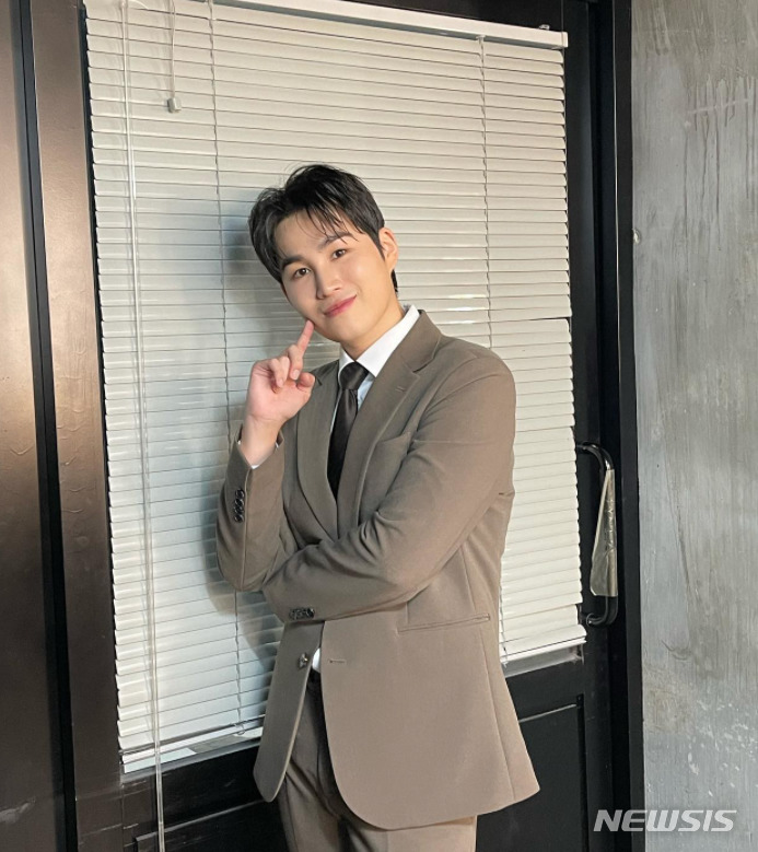 [서울=뉴시스] 가수 김희재 사진. 2022.03.02. (사진 = (재)한국소아암재단 제공 ) photo@newsis.com*재판매 및 DB 금지