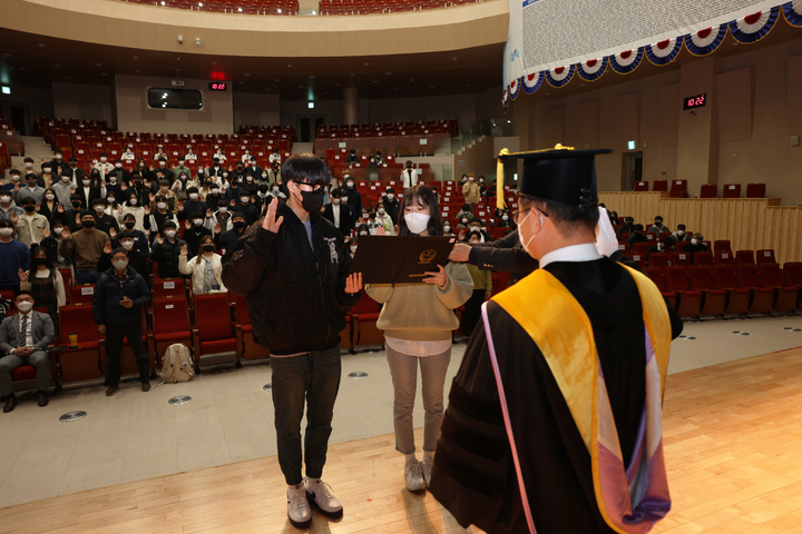 [진주=뉴시스] 경상국립대학교 2022년학년도 입학식. *재판매 및 DB 금지