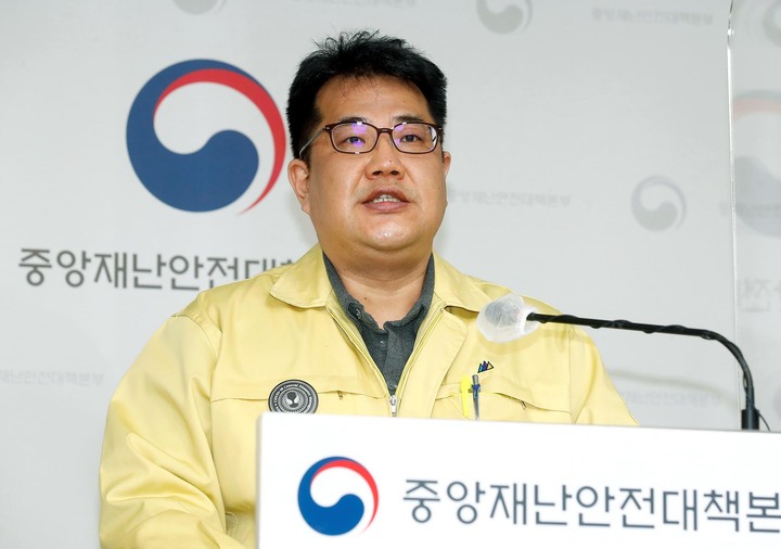 [서울=뉴시스] 손영래 중앙사고수습본부 사회전략반장이 지난 2일 세종시 정부세종청사에서 코로나19 대응 비대면 정례브리핑을 하고 있다. (사진=보건복지부 제공) 2022.03.02. photo@newsis.com *재판매 및 DB 금지