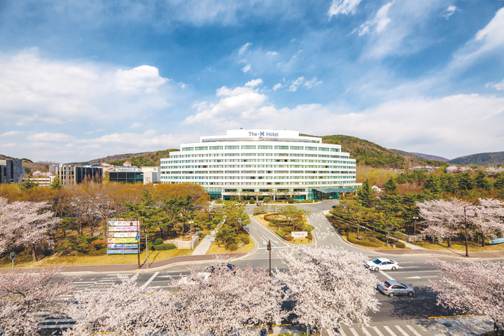 [서울=뉴시스]경주, 더 케이 호텔의 봄 (사진 = 트립닷컴) 2022.3.3. photo@newsis.com *재판매 및 DB 금지