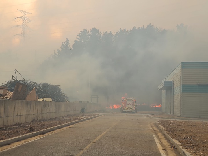 [울진=뉴시스] 고여정 기자 =한울원전 외부 변전소 2022.03.04 (사진=경북소방본부)photo@newsis.com *재판매 및 DB 금지