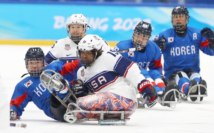 [서울=뉴시스] 한국 파라아이스하키 대표팀이 6일 중국 베이징 내셔널 인도어 스타디움에서 열린 미국과의 2022 베이징동계패럴림픽 A조 조별리그 1차전에서 경기를 하고 있다. (사진 = 대한장애인체육회 제공) *재판매 및 DB 금지