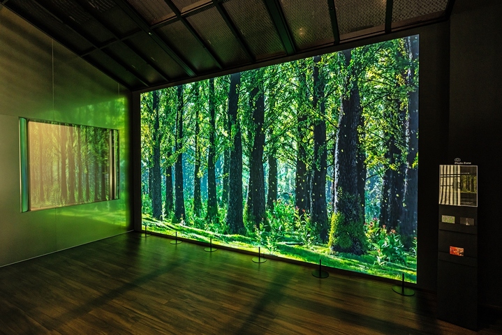 SKT, 본사 사옥에 친환경 기술 비전 제시 '미디어아트' 전시