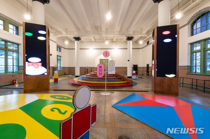 [서울=뉴시스]기획전시 '익숙한 미래 공공디자인이 추구하는 가치'