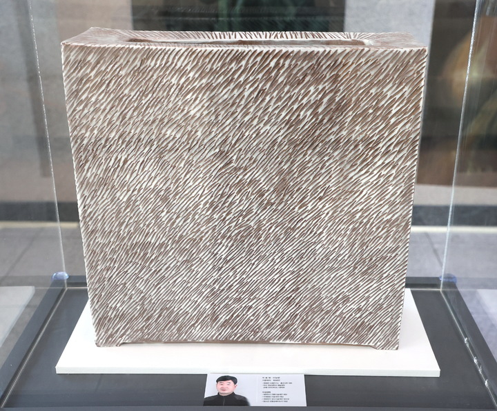 제37회 대한민국전통미술대전 전통공예부문에서 대상을 받은 최해완 작가의 작품 '마늘밭'. (사진=의성군 제공) *재판매 및 DB 금지