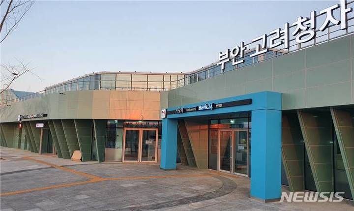 [부안=뉴시스]윤난슬 기자 = 한국도로공사 전북본부는 서해안고속도로 부안나들목과 줄포나들목 사이 104㎞ 지점에 있는 부안 고려청자(서울~목포 방향) 휴게소·주유소를 오는 10일 개장한다고 8일 밝혔다.(사진=도공 전북본부 제공) 