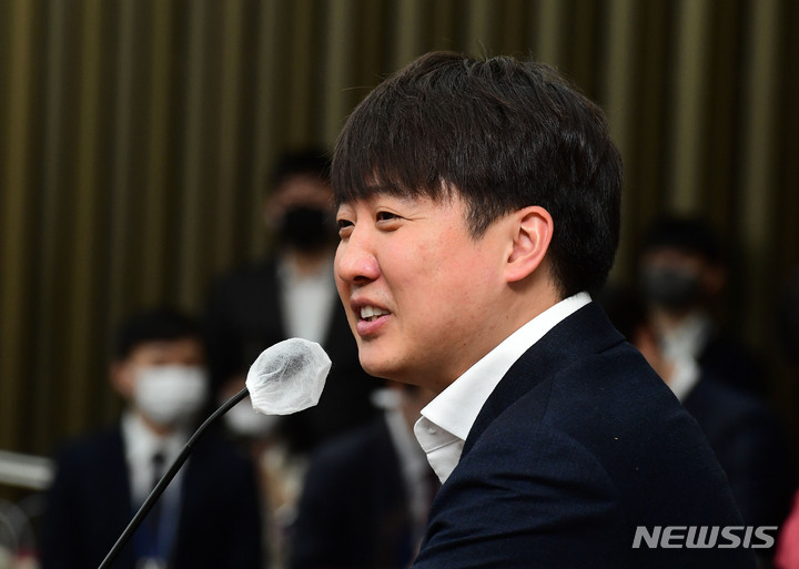 [서울=뉴시스] 김선웅 기자 = 이준석 국민의힘 대표. (공동취재사진) 2022.03.10. photo@newsis.com