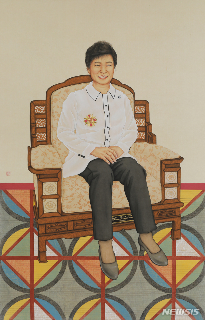 [서울=뉴시스]안서진, 박근혜 대통령 초상, 179x115.5cm, 견본채색, 2021