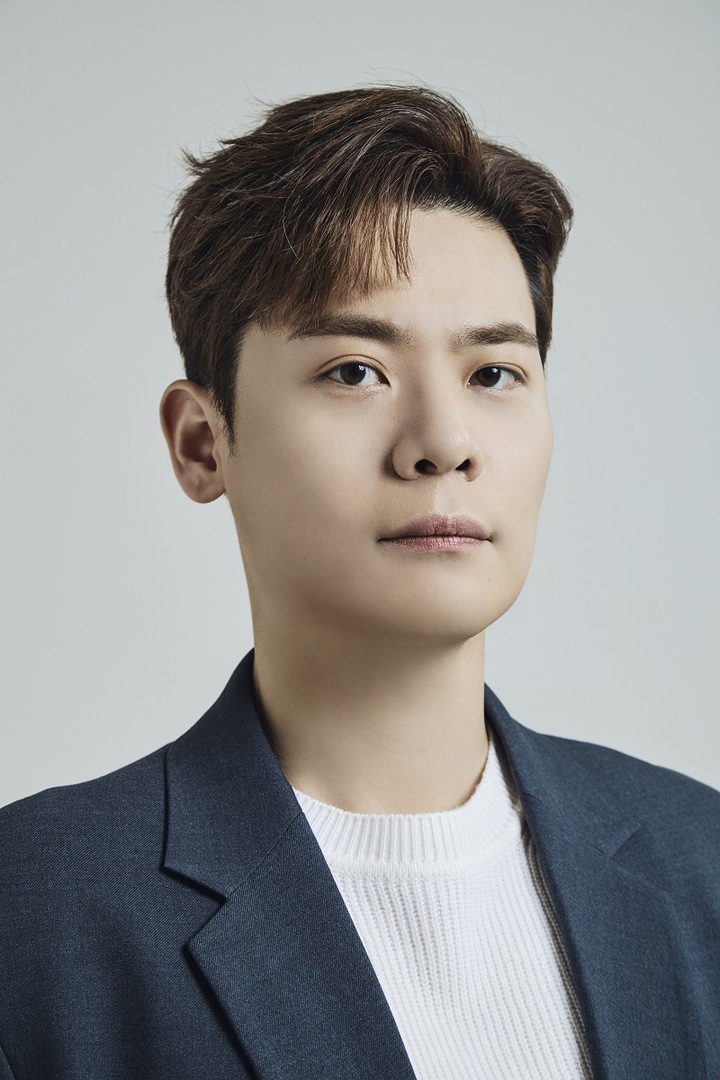 [서울=뉴시스]크로스오버 그룹 '라포엠'의 유채훈. (사진=모스뮤직 제공) 2022.03.11. photo@newsis.com *재판매 및 DB 금지