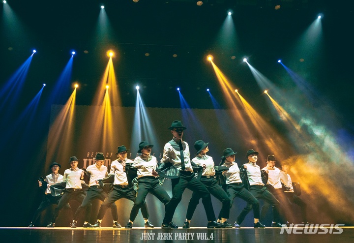 [대구=뉴시스] 이지연 기자 = 한국 최정상 댄스팀 '저스트절크'. (사진=봉산문화회관 제공) 2022.03.11. photo@newsis.com