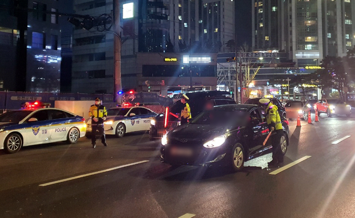 [부산=뉴시스] 부산경찰청이 3월 12일 야간에 일제 음주단속을 실시했다.(사진=부산경찰청 제공) *재판매 및 DB 금지