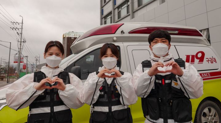 [진천=뉴시스] 진천소방서 오선혜 소방장, 이한라·정용기 소방사. (사진=진천소방서 제공) photo@newsis.com *재판매 및 DB 금지