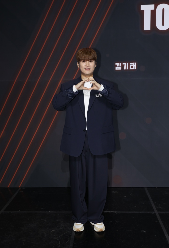 [서울=뉴시스] '싱어게인2' 톱1 김기태. 2022.03.15. (사진 = MA엔터테인먼트 제공) photo@newsis.com *재판매 및 DB 금지