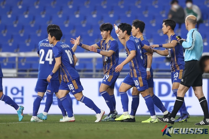 [서울=뉴시스]울산 현대 2002년생 최기윤 프로 데뷔골. (사진=프로축구연맹 제공)