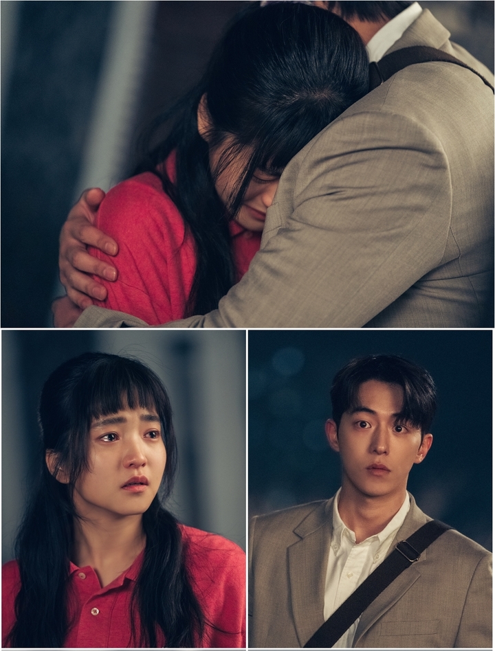 [서울=뉴시스] '스물다섯 스물하나' 백이진과 나희도. 2022.03.16.(사진=tvN '스물다섯 스물하나' 제공) photo@newsis.com*재판매 및 DB 금지 *재판매 및 DB 금지