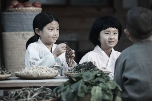 영화 '인천상륙작전' 스틸컷. 특별출연한 심은하 두 딸.