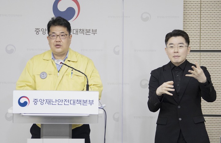 [서울=뉴시스] 손영래 중앙사고수습본부 사회전략반장이 16일 세종시 정부세종청사에서 코로나19 중앙재난안전대책본부 비대면 정례브리핑을 하고 있다. (사진=보건복지부 제공) 2022.03.16. photo@newsis.com *재판매 및 DB 금지