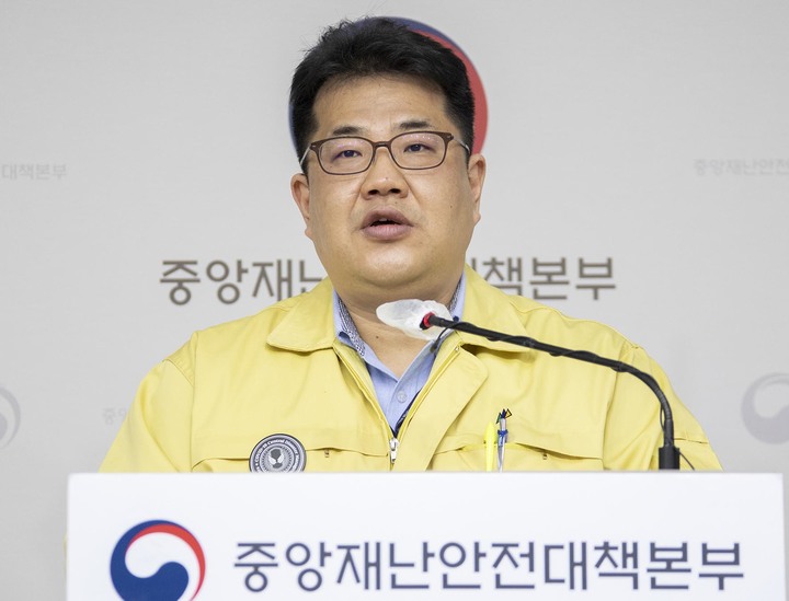[서울=뉴시스] 손영래 중앙사고수습본부 사회전략반장이 지난 16일 세종시 정부세종청사에서 코로나19 중앙재난안전대책본부 비대면 정례브리핑을 하고 있다. (사진=보건복지부 제공) 2022.03.29. photo@newsis.com *재판매 및 DB 금지