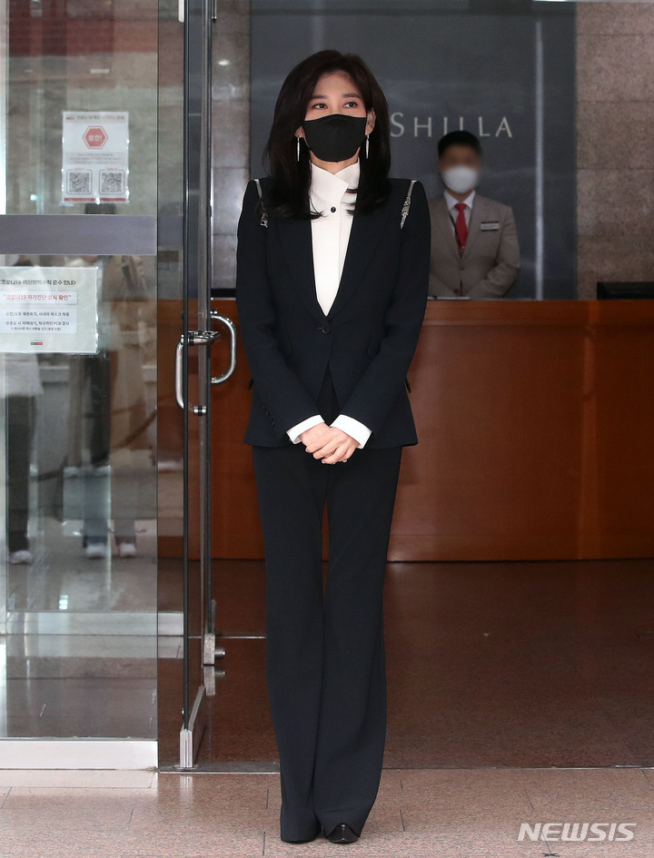 [서울=뉴시스] 홍효식 기자 = 이부진 호텔신라 대표이사 사장이 17일 오전 서울 중구 호텔신라 장충사옥에서 열리는 제49기 정기 주주총회에 참석하고 있다. 2022.03.17. yesphoto@newsis.com