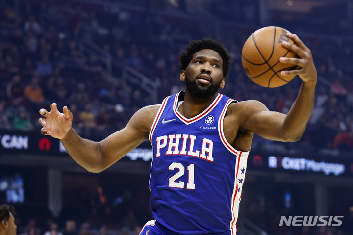 [클리블랜드=AP/뉴시스] 미국프로농구(NBA) 필라델피아 세븐티식서스의 조엘 엠비드. 2022.03.16