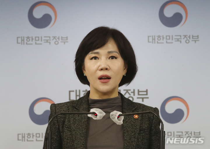 [서울=뉴시스]전현희 국민권익위원장의 모습. (사진=뉴시스DB). 2022.03.17. *재판매 및 DB 금지