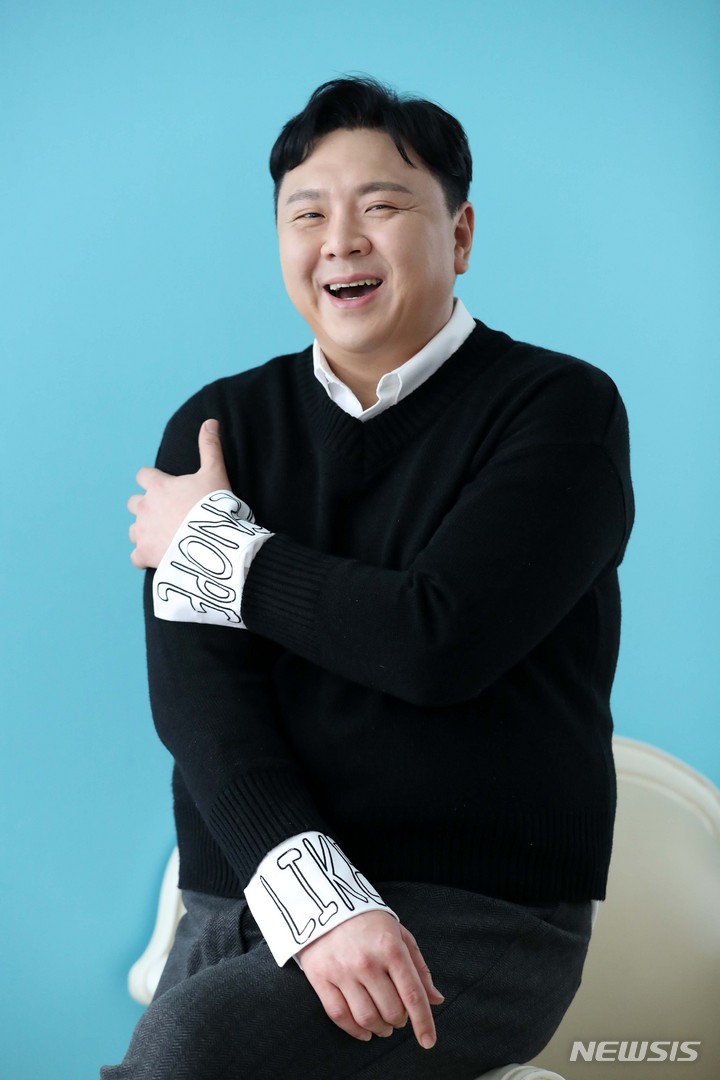 [서울=뉴시스] 박진희 기자 = 트레이서 시즌2 고동원 역의 배우 문원주이 지난 17일 서울 광진구 문연기 학원에서 뉴시스 인터뷰를 마치고 사진촬영을 하고 있다. 2022.03.29. pak7130@newsis.com