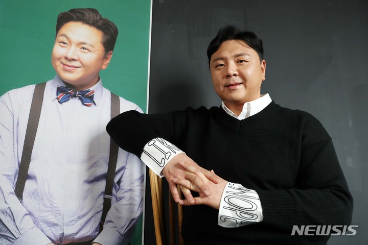 [서울=뉴시스] 박진희 기자 = 트레이서 시즌2 고동원 역의 배우 문원주이 지난 17일 서울 광진구 문연기 학원에서 뉴시스 인터뷰를 마치고 사진촬영을 하고 있다. 2022.03.28. pak7130@newsis.com