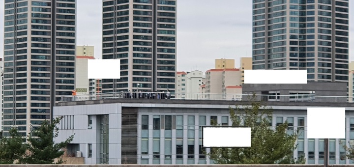 [서울=뉴시스] 국방부 영내 둘러보는 대통령직 인수위원들. 2022.03.18. daero@newsis.com *재판매 및 DB 금지