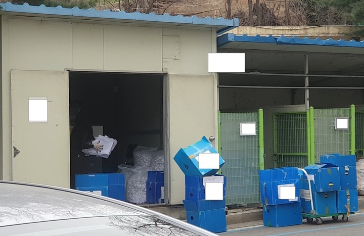 [서울=뉴시스] 국방부 문서 파쇄 작업. 2022.03.18. daero@newsis.com *재판매 및 DB 금지