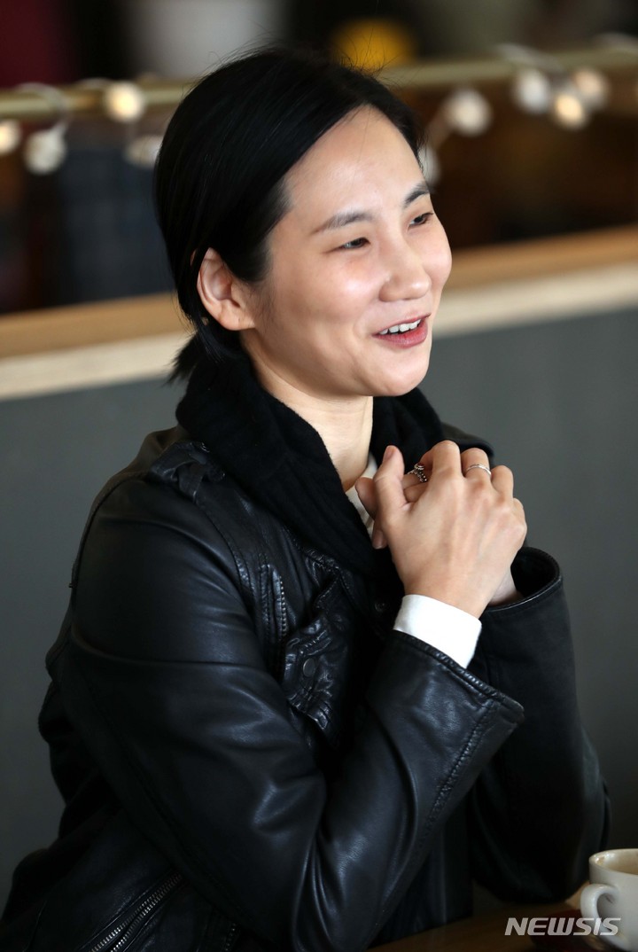 [서울=뉴시스] 박진희 기자 = 발레리나 김지영(경희대 교수) 예술감독이 지난 18일 서울 서초구 예술의전당에서 뉴시스와 인터뷰 하고 있다. 김지영 예술감독은 오는 25일 마포아트센터 아트홀맥에서 'M 프리마돈나' 시리즈 '김지영의 ONE DAY'를 무대에 올린다. ‘M 프리마돈나 시리즈’는 세계무대에서 활약하며 대한민국을 빛낸 월드클래스 발레 스타들을 만날 수 있는 마포문화재단 기획공연이다. 2022.03.21. pak7130@newsis.com