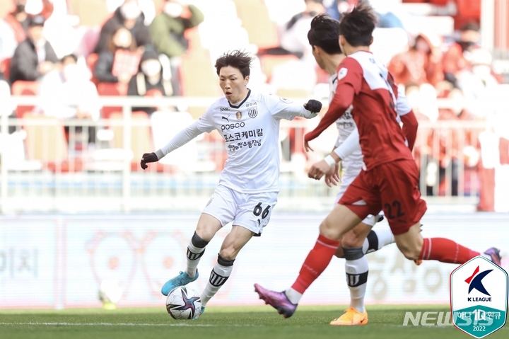 [서울=뉴시스]프로축구 전남 드래곤즈 손호준 (사진 = 프로축구연맹 제공)