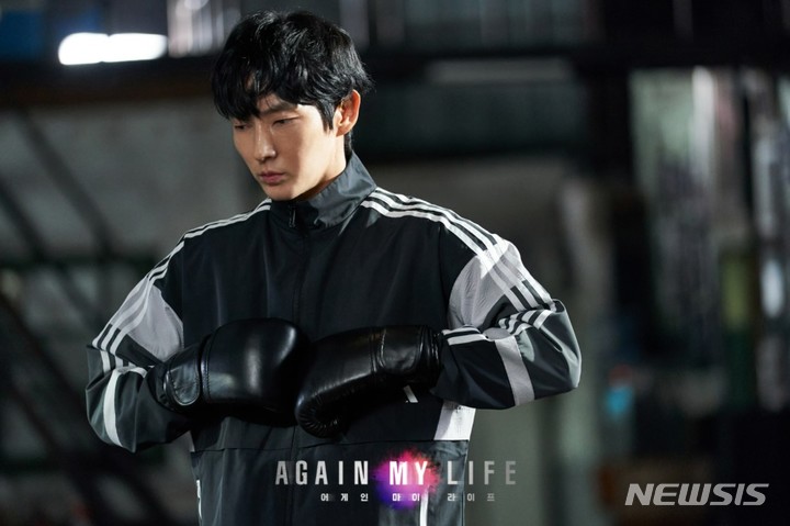 [서울=뉴시스] 이준기. 2022.03.19. (사진 = SBS '어게인 마이 라이프' 홈페이지) photo@newsis.com*재판매 및 DB 금지