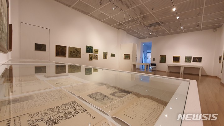 [서울=뉴시스]백영수 미술관, '성냥갑속의 메세지' 전시 전경