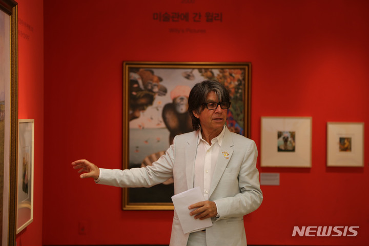 [서울=뉴시스] 앤서니 브라운과 '디지털 아트 프로젝트'. (사진=팬시플레이스 제공) 2022.03.21. photo@newsis.com