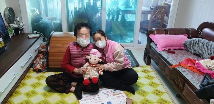 [구미=뉴시스] 인공지능(AI) 반려로봇 '효돌이' 돌봄사업. (사진=구미시 제공) 2026.05.26. photo@newsis.com *재판매 및 DB 금지