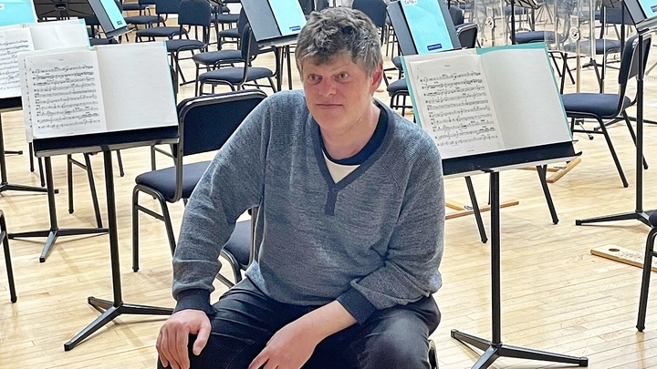 [서울=뉴시스]가이 브라운슈타인이 지난 21일 서울 서초구 예술의전당 N스튜디오에서 뉴시스와 인터뷰하고 있다. (사진=국립심포니오케스트라 제공) 2022.03.22. photo@newsis.com *재판매 및 DB 금지