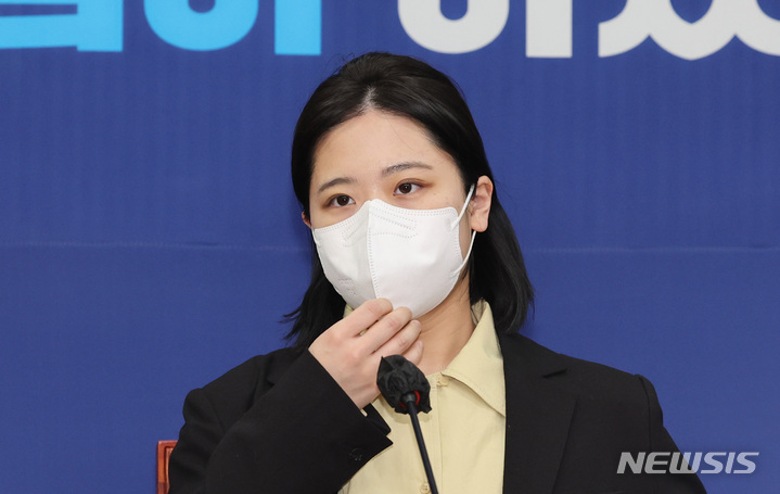 [서울=뉴시스] 최동준 기자 = 박지현 더불어민주당 공동비상대책위원장이 22일 서울 여의도 국회에서 열린 2045 민주당 정치인 연대 '그린벨트'와 민주당 비대위와의 간담회에서 발언하고 있다. (공동취재사진) 2022.03.22. photo@newsis.com