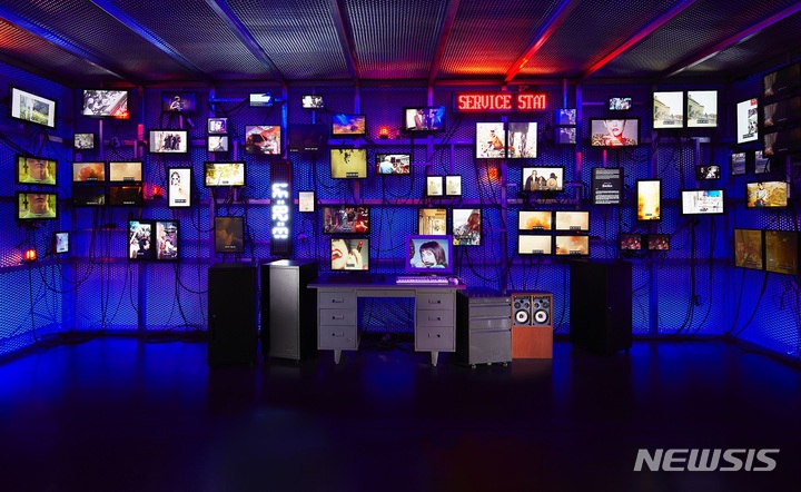 [서울=뉴시스] 이탈리아 명품 브랜드 구찌(Gucci)가 전시 '구찌 가든 아키타이프 : 절대적 전형' 관람 기간을 2주 연장했다. 사진은 '구찌 가든 아키타이프 : 절대적 전형', 컨트롤 룸. (사진=구찌 제공) 2022.03.23. photo@newsis.com *재판매 및 DB 금지