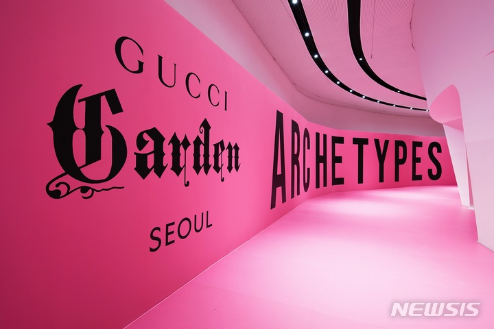 [서울=뉴시스] 이탈리아 명품 브랜드 구찌(Gucci)가 전시 '구찌 가든 아키타이프 : 절대적 전형' 관람 기간을 2주 연장했다. (사진=구찌 제공) 2022.03.23. photo@newsis.com *재판매 및 DB 금지