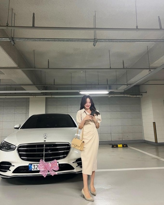 [서울=뉴시스] 최근에 외제차 구매한 유튜버 아옳이 (사진 출처=아옳이 인스타그램) 2022.03.23. photo@newsis.com *재판매 및 DB 금지