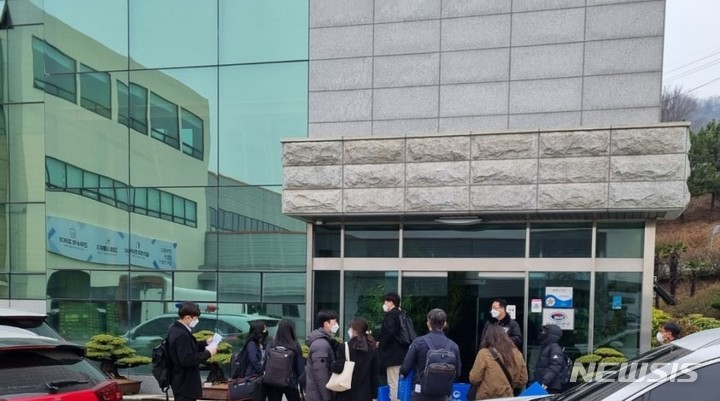 대흥알앤티 압수수색 (민주노총 경남지역본부 제공)