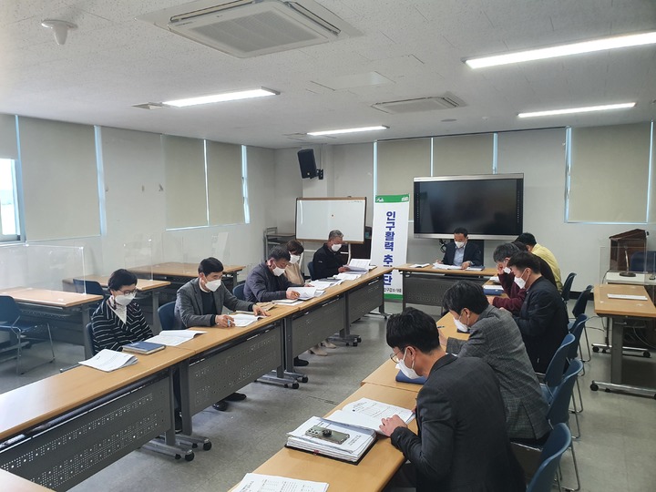 [진안=뉴시스] 한훈 기자 =전북 진안군은 인구활력추진단을 김창열 부군수를 단장으로 읍·면 추진단과 행정복지, 농촌경제, 안전환경 등 4개 분과로 나눠 운영한다고 23일 밝혔다.(사진=진안군 제공).2022.03.23. photo@newsis.com *재판매 및 DB 금지