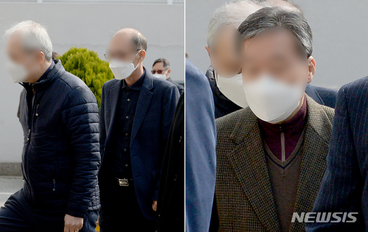 [광주=뉴시스] 김혜인 기자 = 광주 화정아이파크 아파트 붕괴사고와 관련, 업무상과실치사상·주택법·건설기술진흥법 위반 혐의를 받는 감리 3명이 24일 오전 구속 전 피의자 심문(영장실질심사)를 받으러 광주지법 101호 법정으로 향하고 있다. 2022.03.24.hyein0342@newsis.com