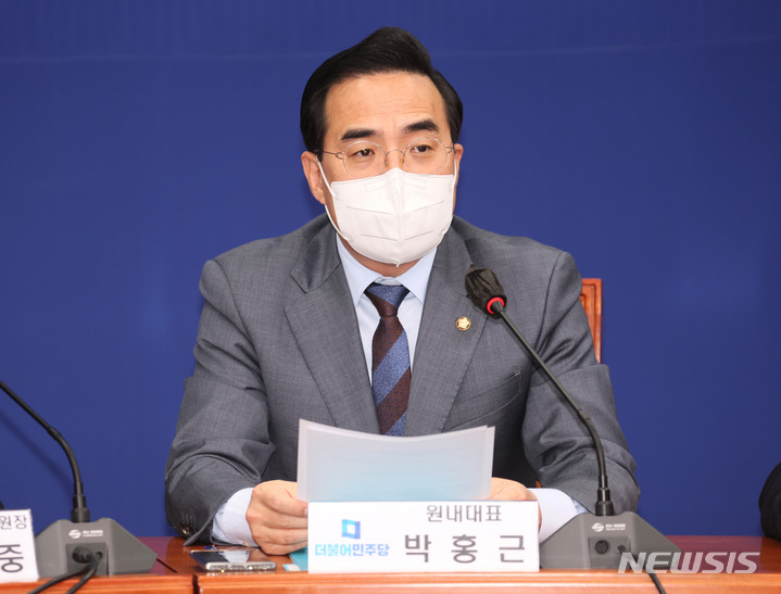 [서울=뉴시스] 전신 기자 = 박홍근 더불어민주당 원내대표가 25일 서울 여의도 국회에서 열린 비상대책위원회의에서 발언하고 있다. (공동취재사진) 2022.03.25. photo@newsis.com