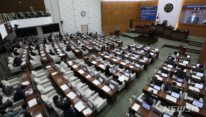 [서울=뉴시스] 조수정 기자 = 오세훈 서울시장이 지난 3월25일 오후 서울 중구 서울시의회에서 열린 제306회 임시회 제1차 본회의 2022년도 제1회 추가경정예산안에 대해 시정연설 하고 있다. 2022.06.02 chocrystal@newsis.com