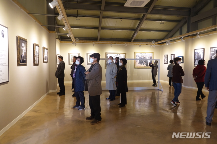 26일 오전 개관한 태순 한우영 화백 갤러리 모습.