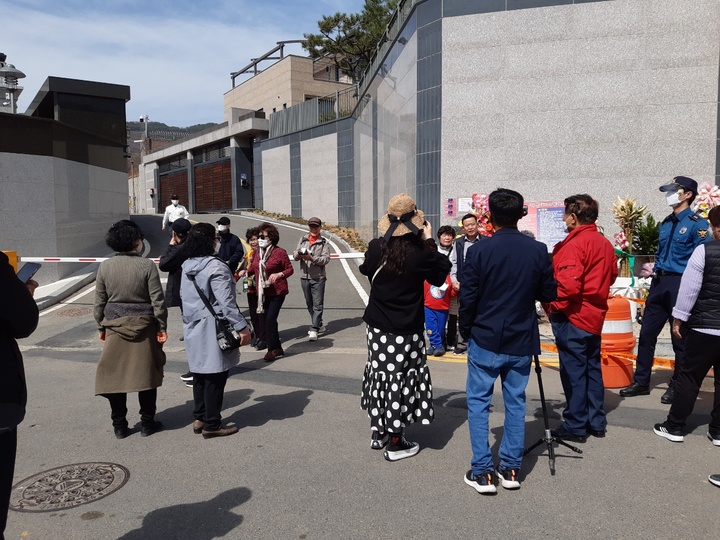 달성 사저 골목앞 기념촬영 *재판매 및 DB 금지