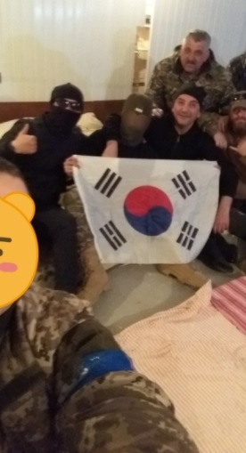 [서울=뉴시스] 우크라이나 간 의용군. 2022.03.28. (사진=육군훈련소 대신 전해드립니다 페이스북 계정 갈무리) *재판매 및 DB 금지