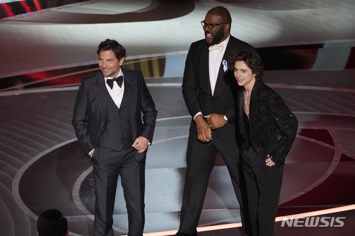 [94회 아카데미]윤여정의 배려와 윌 스미스의 급발진