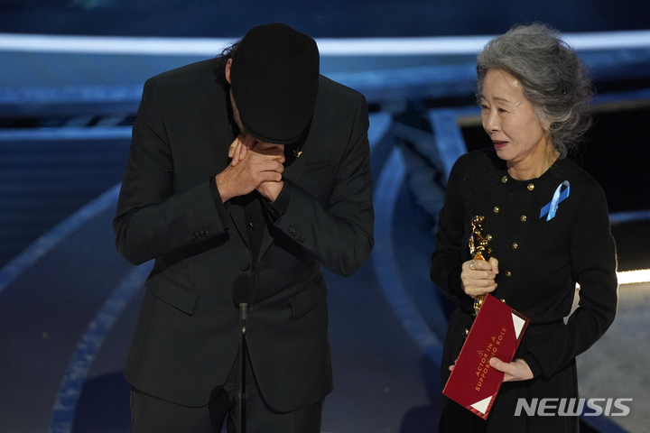 [94회 아카데미]윤여정의 배려와 윌 스미스의 급발진